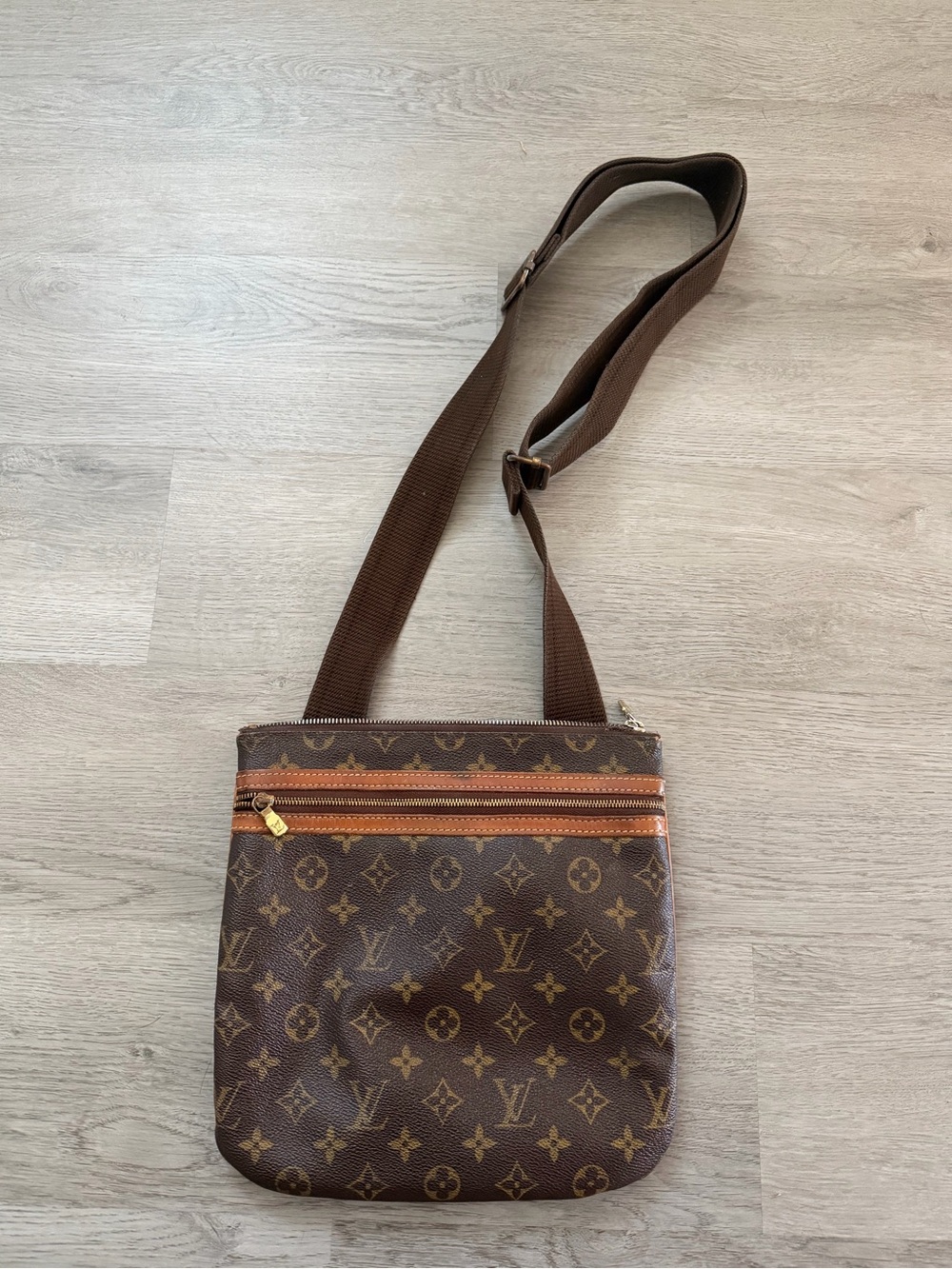 Louis Vuitton Brown Monogram Canvas Messenger with Tan Trim - Picture 1 of 9
